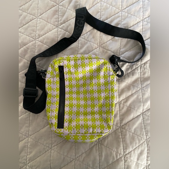 Baggu Sport Crossbody green and pink pixel gingham pattern - Picture 1 of 6